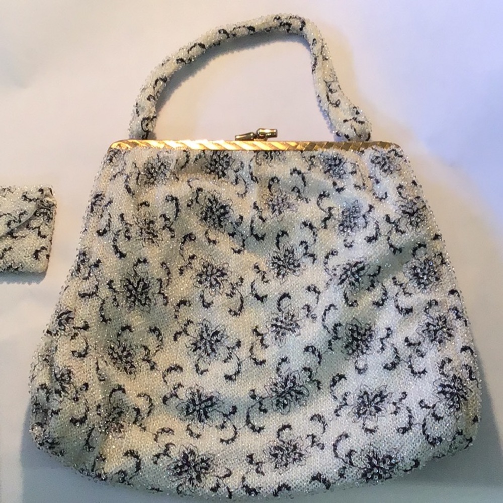Vintage Corde Bead purse B & W with changepurse
